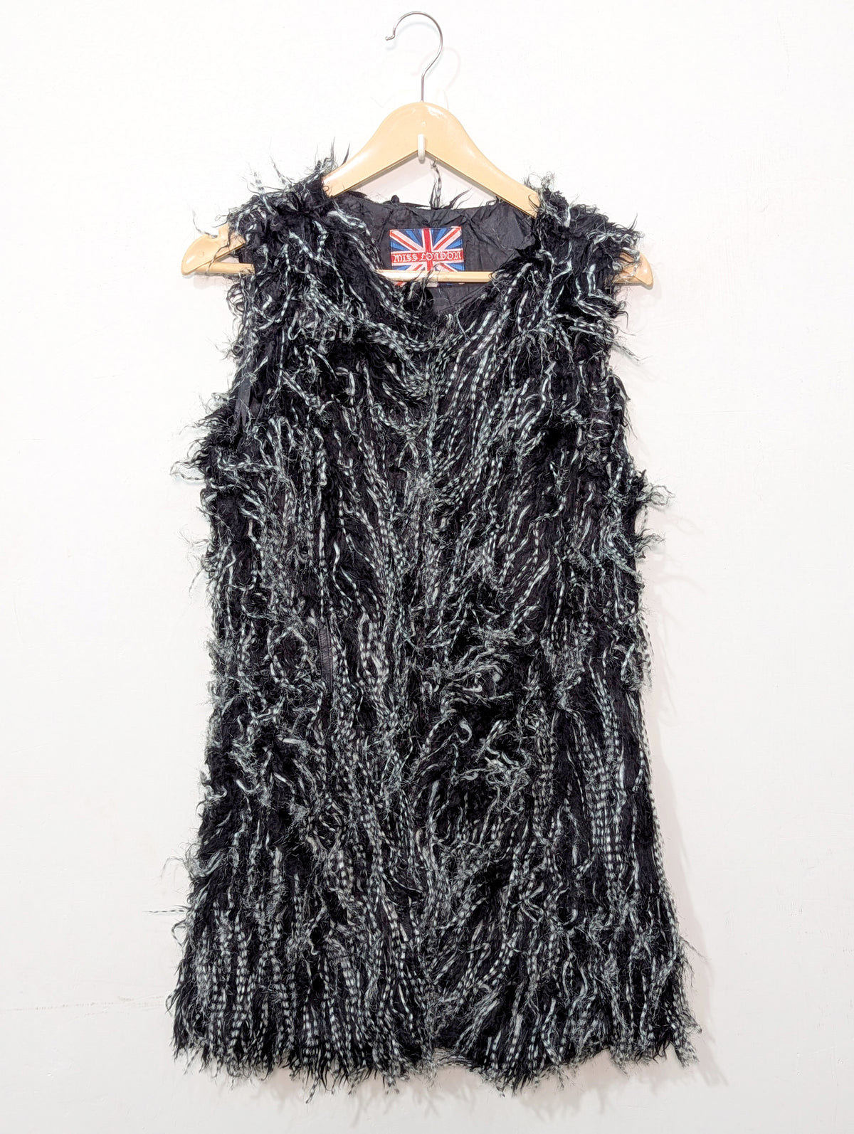 260 Elegant Faux Fur Jacket – Luxury Winter Fashion Pakistan | Velnoor