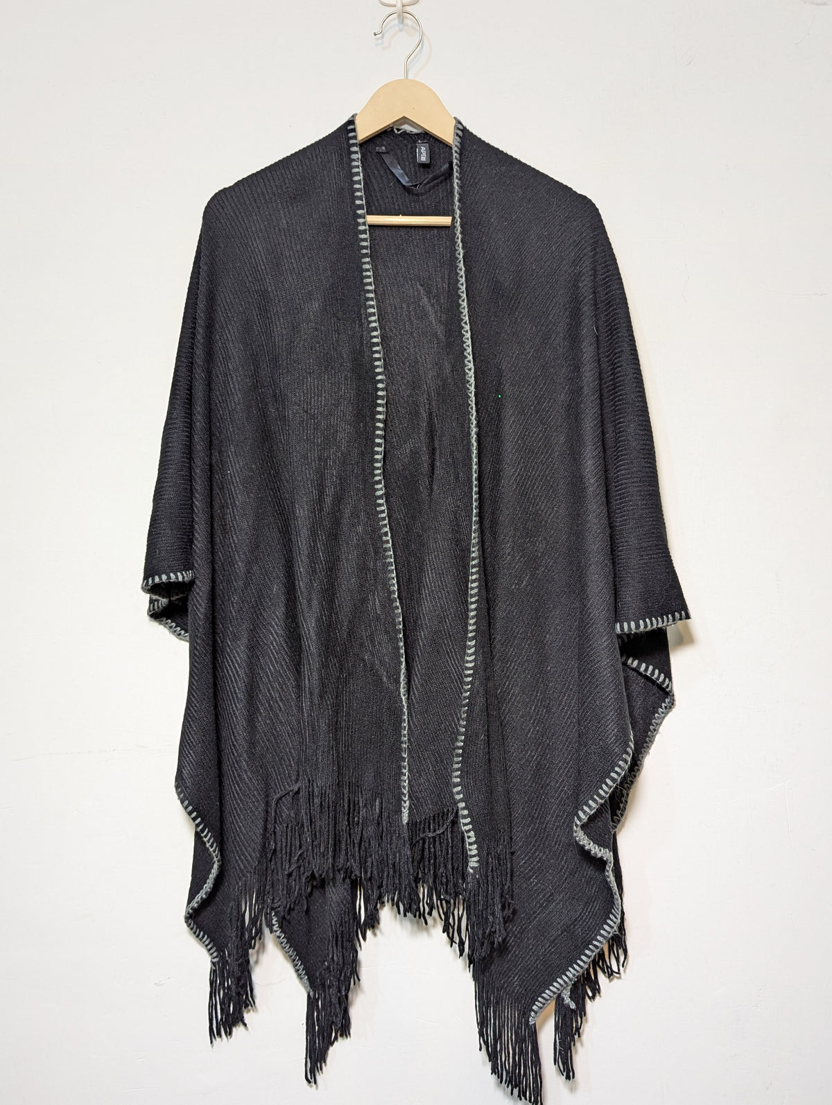 083 Branded Winter Wrap Elegant Women’s Shawl Collection Pakistan-velnoor